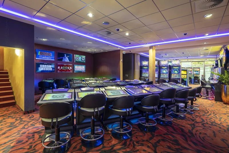 Automatenspielbereich im Casino Ellipse Spandau