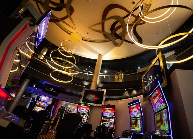 Automatensaal im Casino am Ku'damm mit Ringbeleuchtung