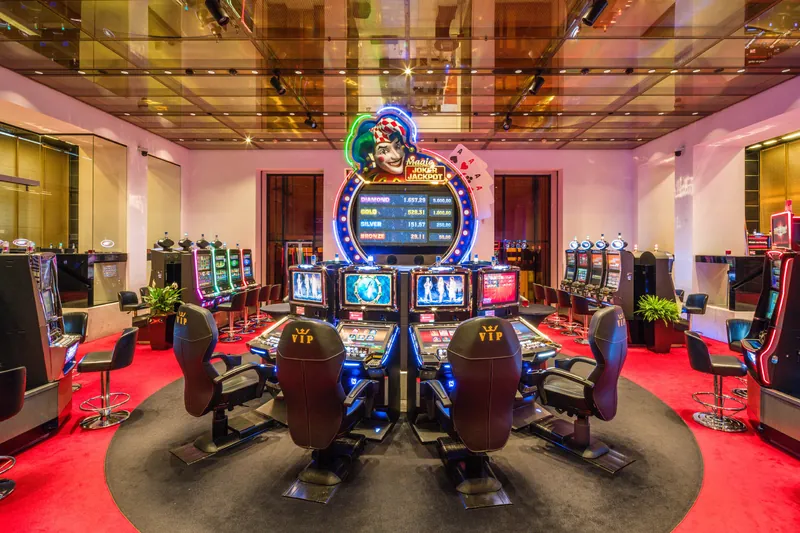 Casino Esplanade Automatensaal mit VIP-Bereich
