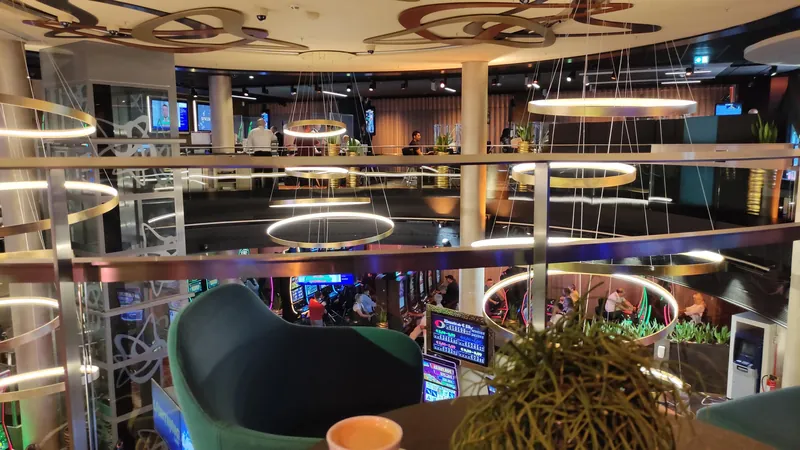 Innenbereich des Casino am Ku'damm mit mehreren Etagen