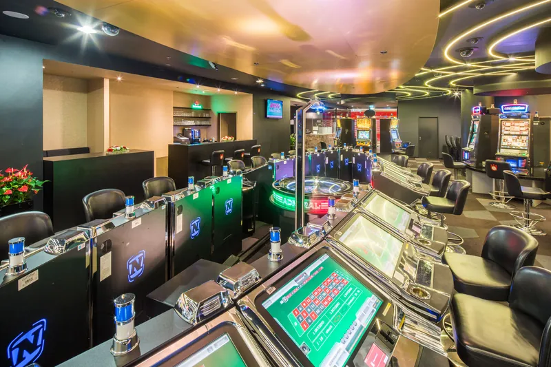Casino Mundsburg Innenbereich mit Automatenspiel