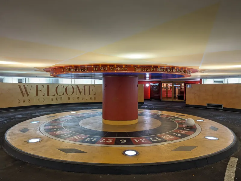 Eingangsbereich der Spielbank Bad Homburg mit Roulette-Bodenmuster