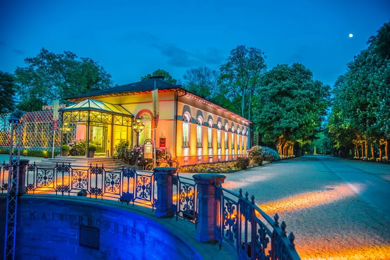Seitenansicht des historischen Gebäudes der Spielbank Bad Homburg