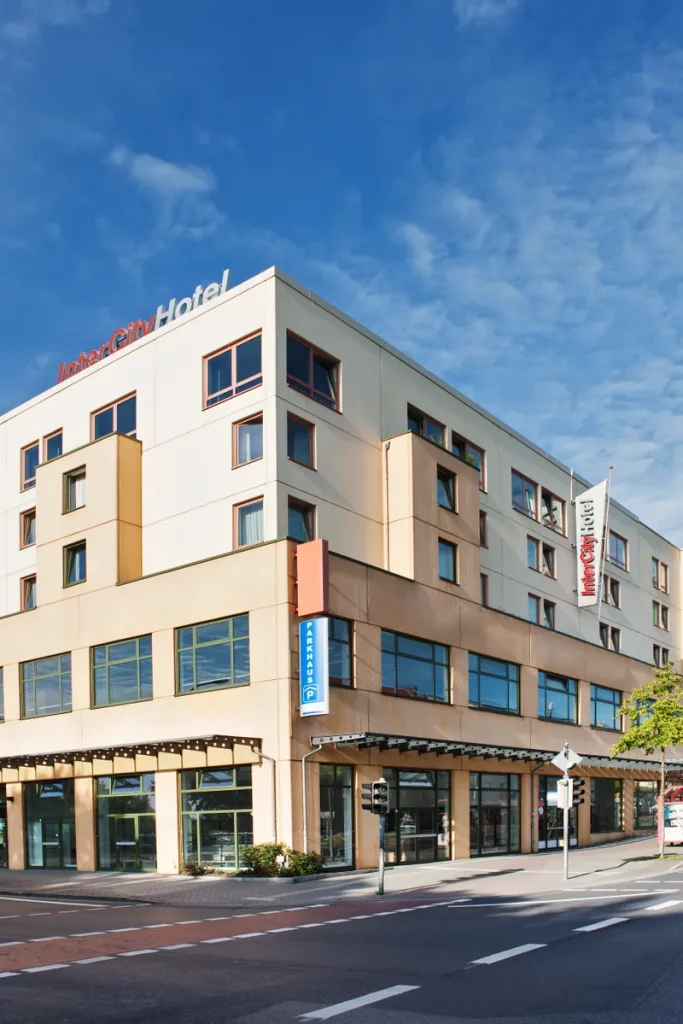 Außenansicht des InterCityHotel Stralsund
