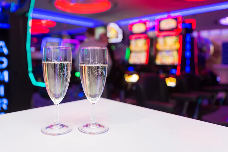 Bar-Bereich mit Sekt in der Spielbank Stralsund