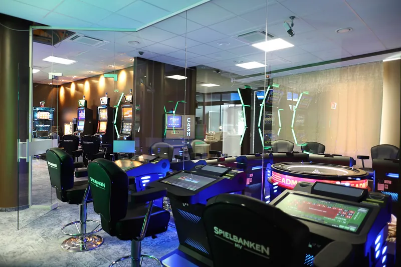 Innenbereich mit modernen Spielautomaten der Spielbank Rostock