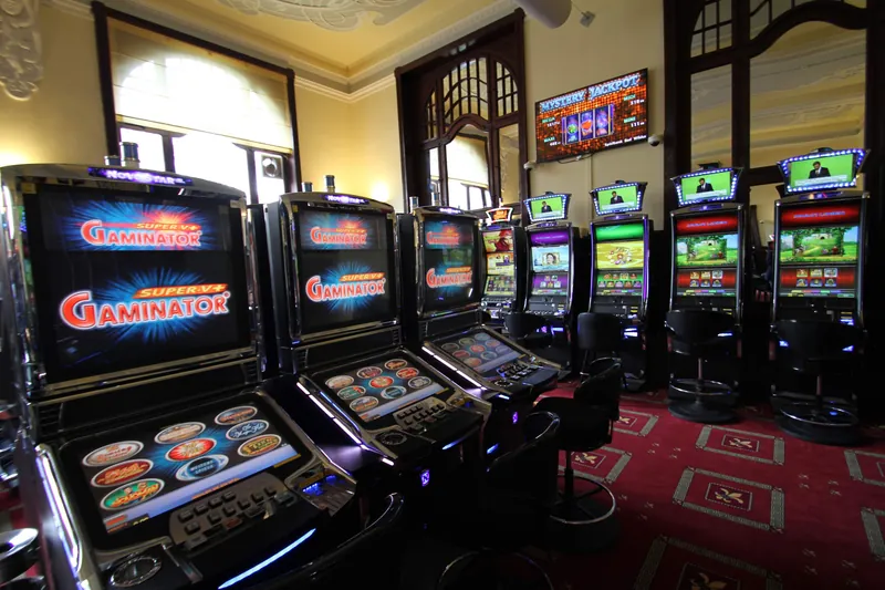 Reihe von Super V+ Gaminator Spielautomaten in der Spielbank Bad Wildungen