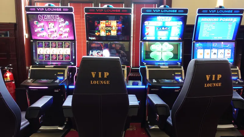 VIP-Lounge der Spielbank Bad Wildungen mit Sessel-Stickerei und modernen Automaten