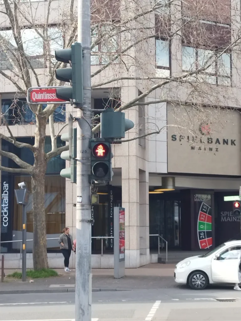 Außenansicht der Spielbank Mainz an der Quintinstraße