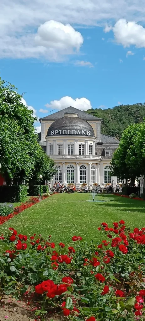 Eingangsbereich der Spielbank Bad Ems mit Logo