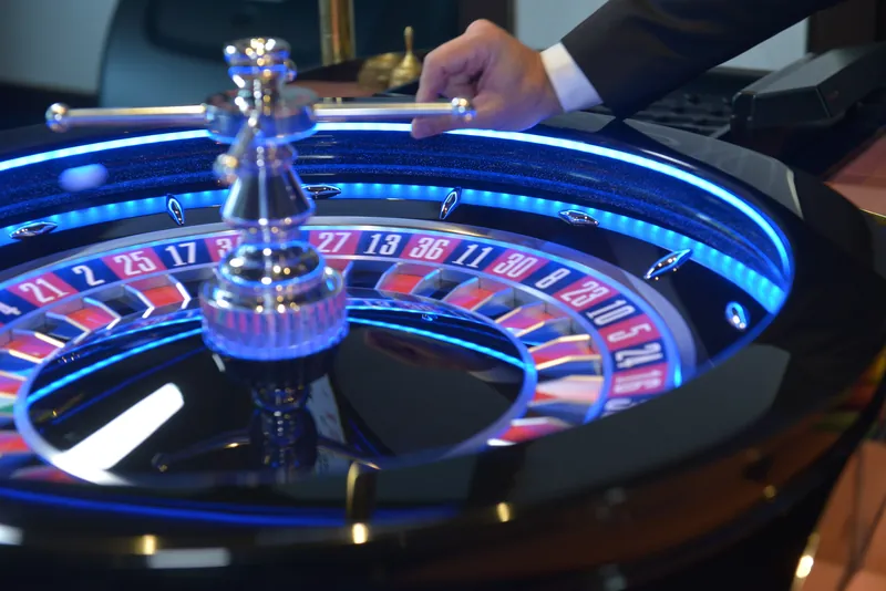 Spiel am Roulette-Rad in der Spielbank Bad Ems