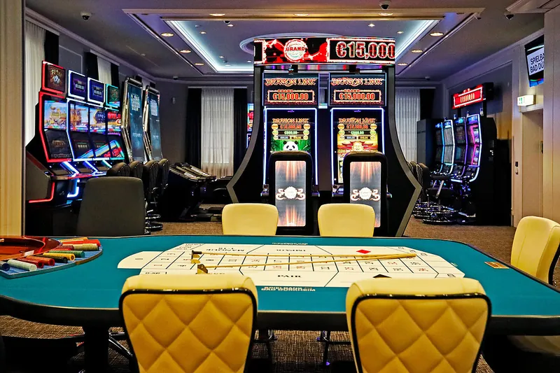 Blick in den modernen Spielsaal der Spielbank Bad Dürkheim