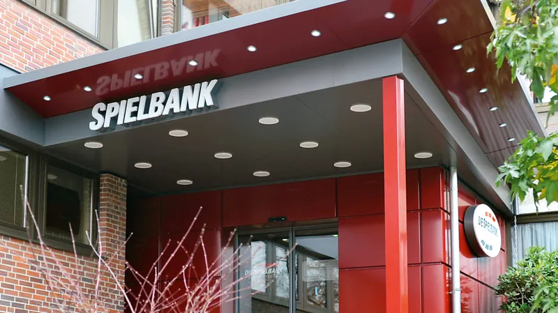 MERKUR SPIELBANK Bad Bentheim Eingang mit rotem Vordach