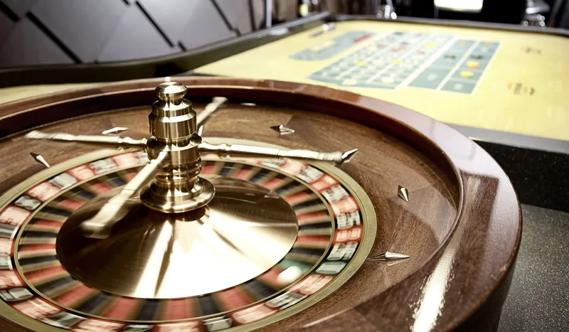 Nahaufnahme eines drehenden Rouletterades in der MERKUR SPIELBANK Osnabrück