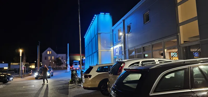 Außenansicht der MERKUR SPIELBANK Braunschweig am Abend