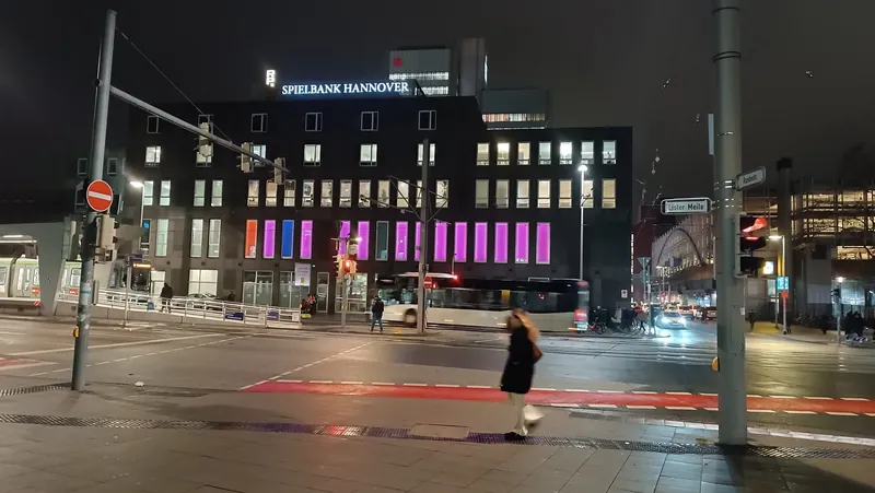 MERKUR SPIELBANK Hannover Außenansicht bei Nacht