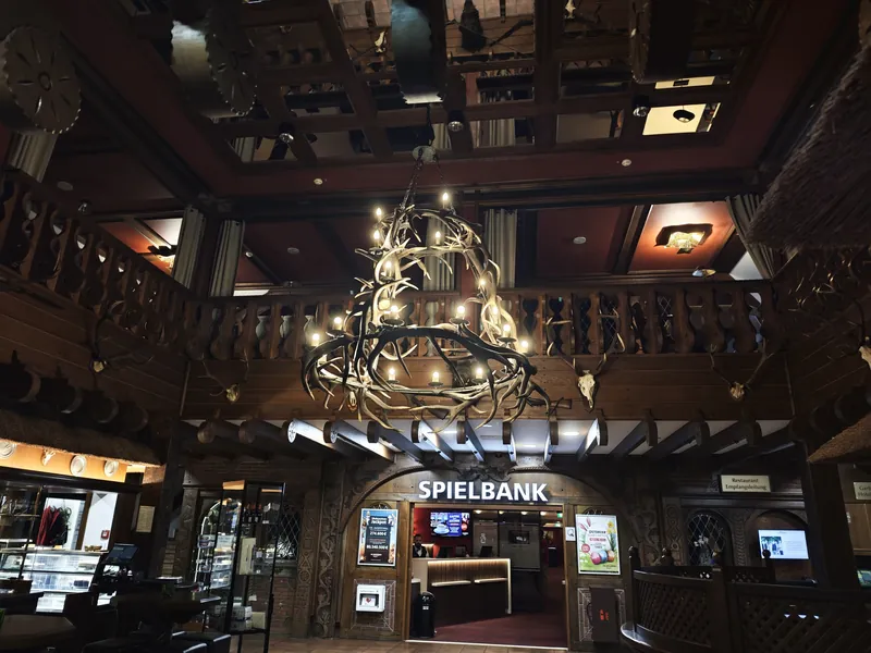 MERKUR Spielbank Bad Zwischenahn im rustikalen Innenbereich