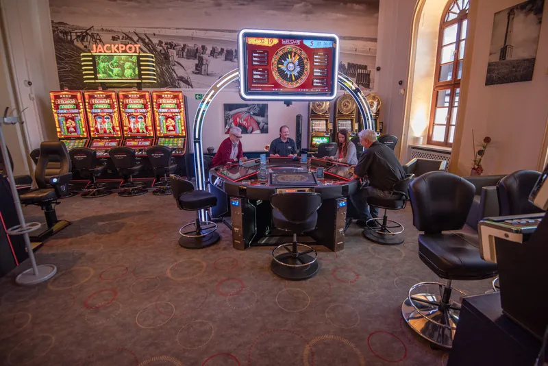 Spielsaal der MERKUR SPIELBANK Norderney mit Roulette