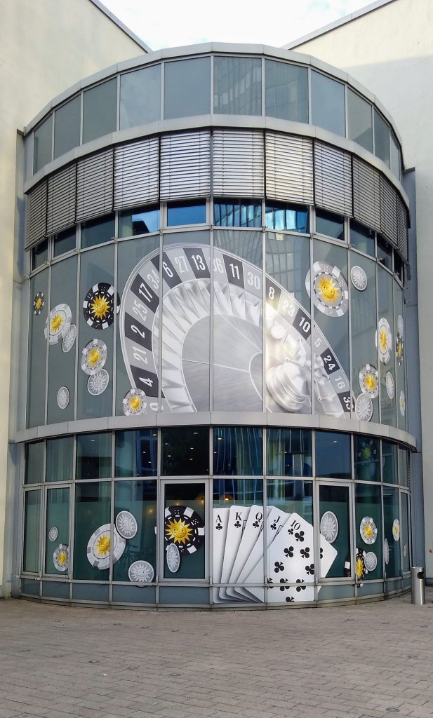 Außenfassade des Merkur Casino Duisburg