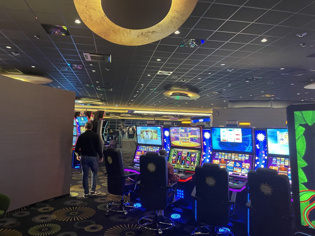 Automatenspielbereich der MERKUR SPIELBANK Monheim