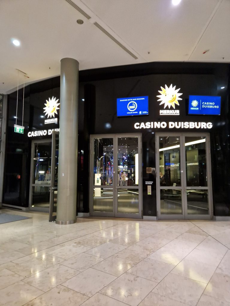 Haupteingang des Merkur Casino Duisburg im Einkaufszentrum