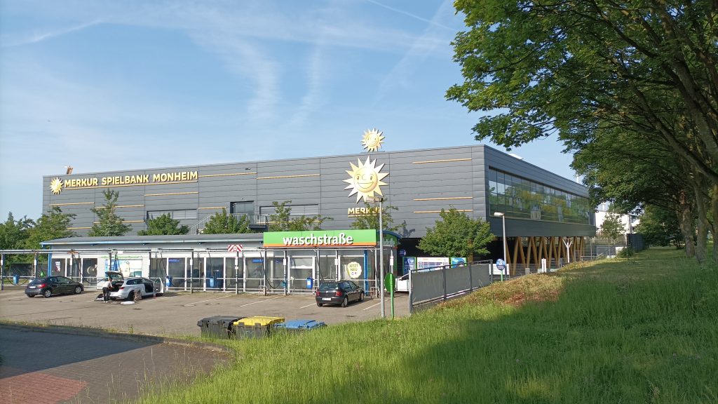 MERKUR SPIELBANK Monheim von außen bei Tageslicht