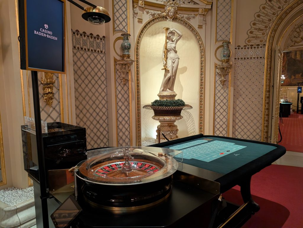 Roulette- und Spieltischbereich im Casino Baden-Baden