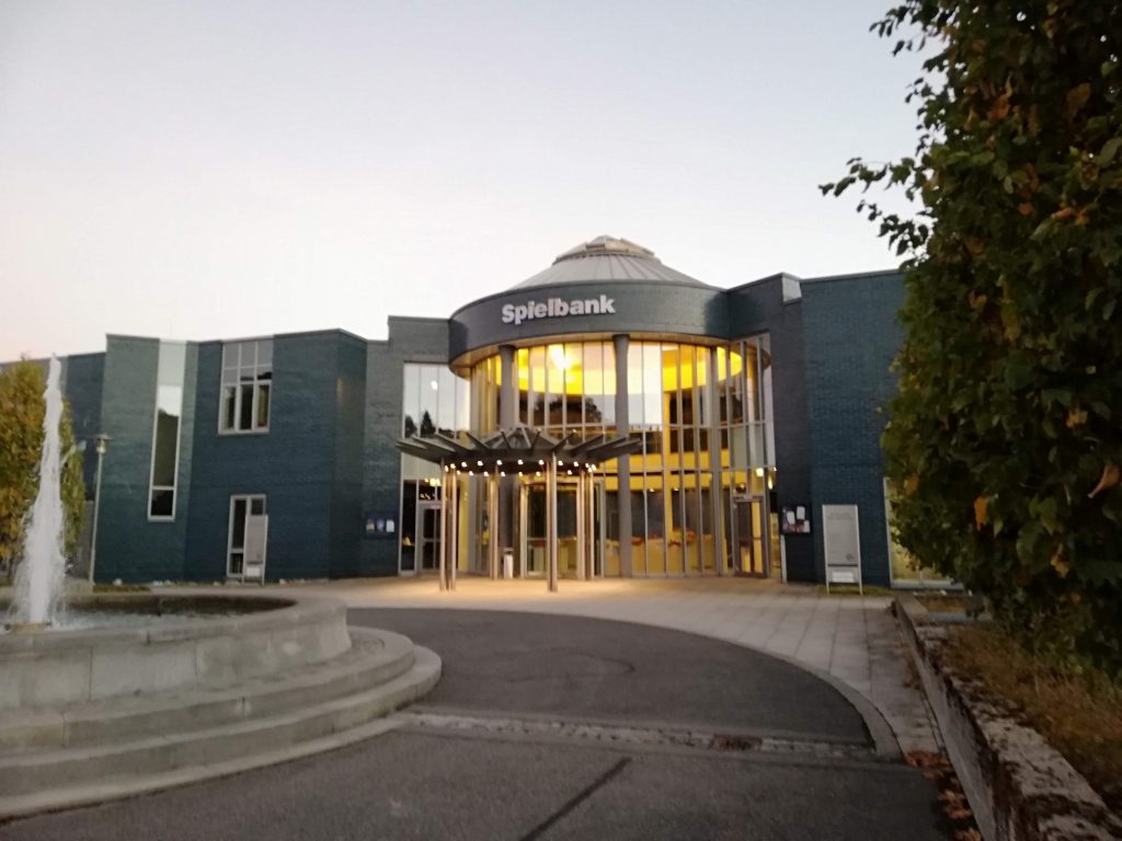 Spielbank Bad Koetzting in der Abenddaemmerung