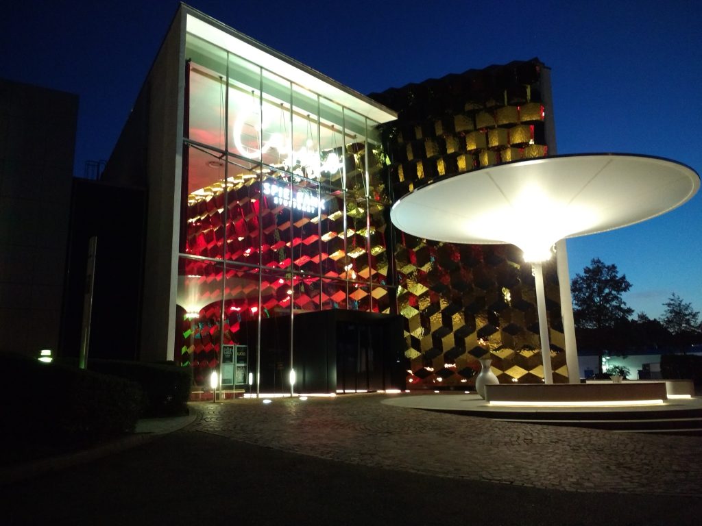 Spielbank Stuttgart Eingang bei Nacht
