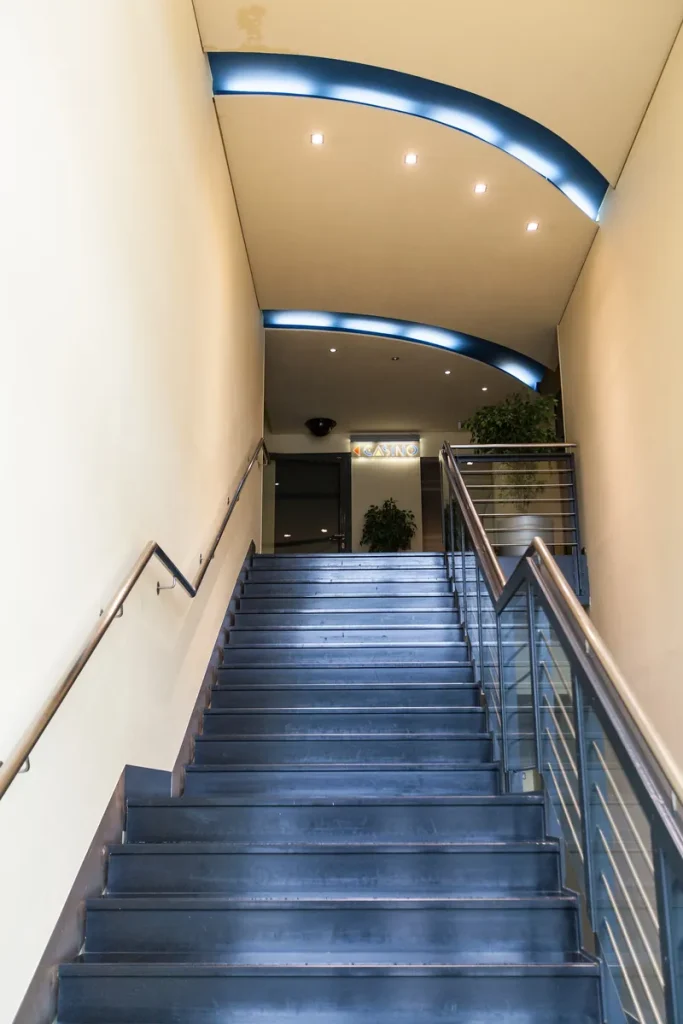 Treppe zum Eingang des Casino Flensburg
