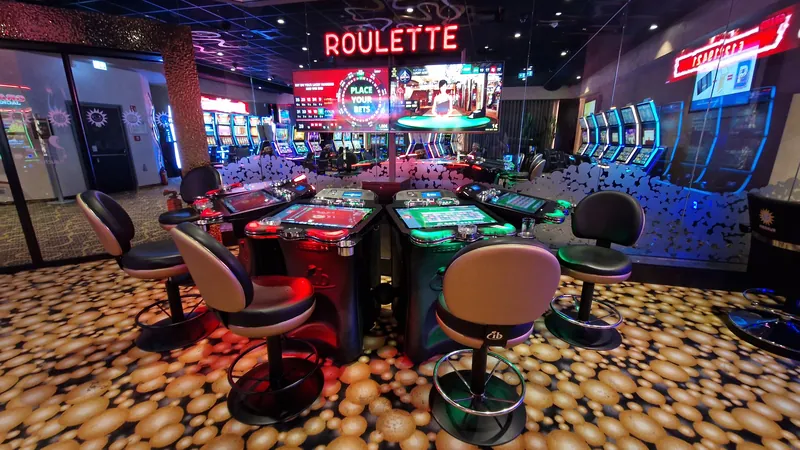 Roulettebereich der MERKUR SPIELBANK Halle mit Automaten